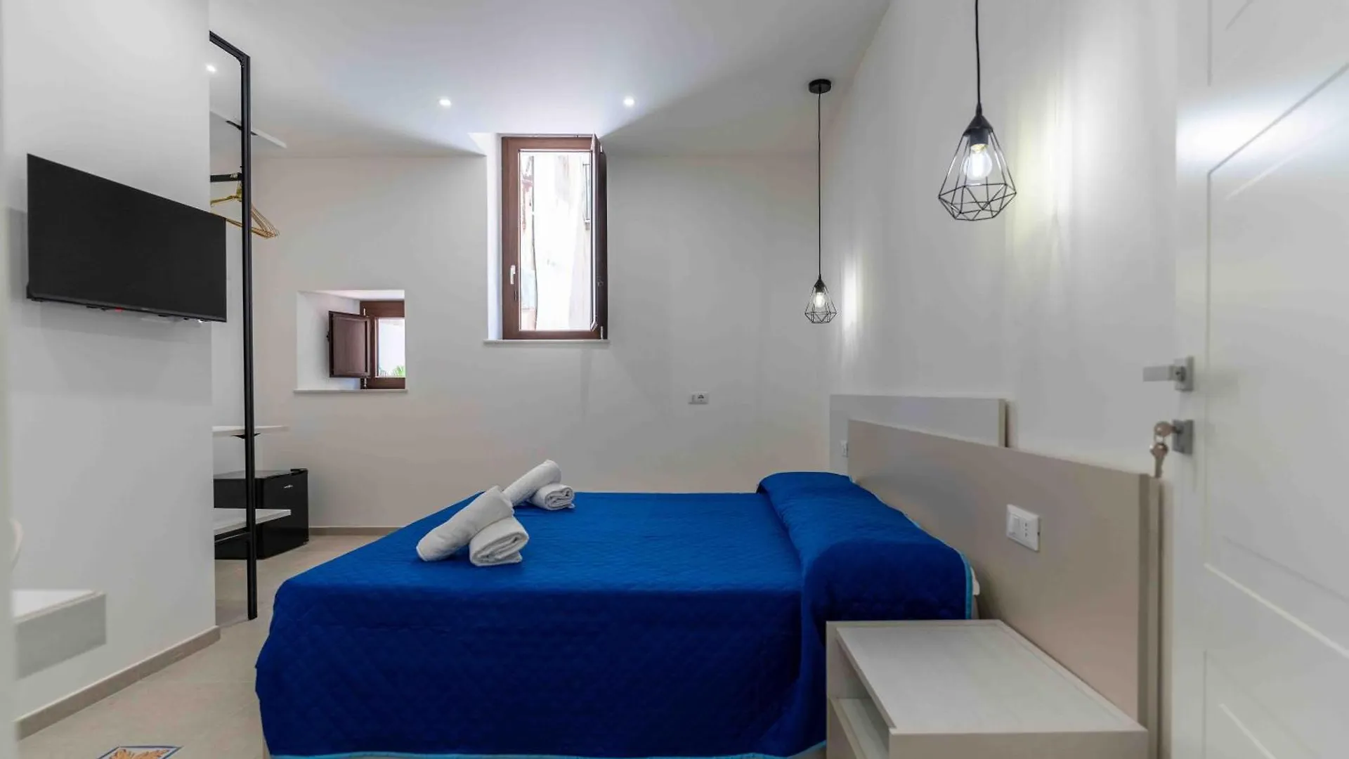Nikelia Otel Cefalù 0*,